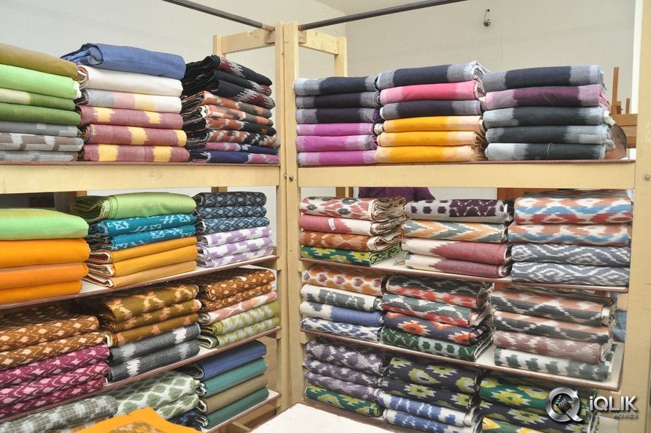 Bhargavi-Launches-Pochampally-Ikat-art-Mela